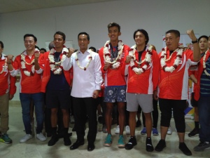 Pahlawan Peraih Medali Emas dari Cabor Renang Tiba Di Jakarta