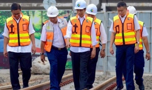 Didatangi Ribuan Pengunjuk Rasa, Presiden  Tinjau KA Bandara