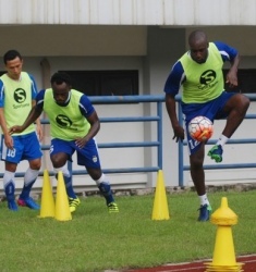 Terganjal KITAS, Persib optimis Essien-Cole Bisa Bermain
