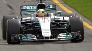 Hamilton Unjuk Kecepatan Pada Latihan Pertama