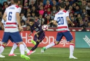 Messi Absen, Neymar Cetak Gol Ke-100 Saat Barca Bantai Granada