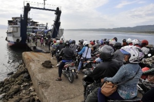 Kendraan Pribadi Melalui Penyeberangan  Naik Signifikan