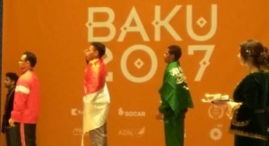 Rebut Emas, Eko Manusia Terkuat Angkat Besi