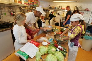 Inilah Kafe Yang Dikelola dan Dilayani Anak-Anak