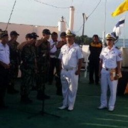 Kru Kapal Pelni Rayakan HUT RI di Tengah Laut