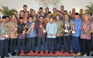 Wapres Jusuf Kalla Serahkan Penghargaan WTN Kepada 11 Provinsi

