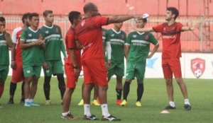 Pelatih Argentina Dan Brasil Berjuang Selamatkan Persijap