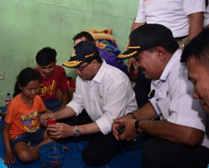 Menhub Serahkan 35 Ton Beras, Air Bersih dan Truk Kepada Pengungsi