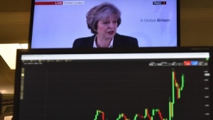 Pidato PM Inggris Soal Brexit, Mendongkrak Pound, Menekan Dollar