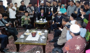 ZAKIR NAIK BERTEMU ZULKIFLI HASAN