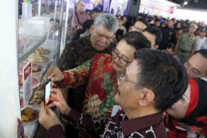 Djarot Saiful Hidayat Melakukan Transaksi Dengan JakOne MObile