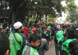  Pengemudi Gojek Unjuk Rasa