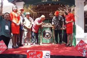 <b><i>AirAsia Foundation Sponsori</i></b><b style=