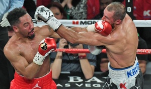 Ward Hentikan Kovalev Di Ronde Delapan