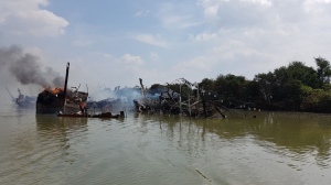 Tiga Orang Luka Bakar Saat Api Melahap 12 Kapal Ikan di Juwana
