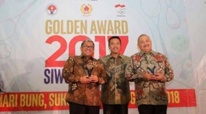 Richard Mainaky Mendapat Anugerah Golden Award  