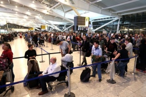 Kebingungan, Sebagian Maskapai Pilih Tutup Mata