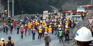 Ribuan Pekerja Freeport Bersama Keluarga dan Tokoh Adat  Mimika Gelar Unjuk Rasa 
