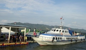 TNI Angkatan Laut Selamatkan 33 WNI di Perairan Lagoi