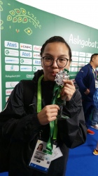 Boling Persembahkan Perak Lewat Tanya Roumimpar