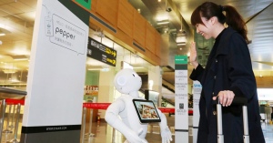 Robot Ambil Alih Bandara Layani Penumpang