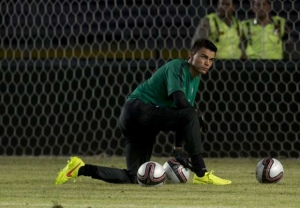 Audero Arogan,  Memilih Bela Asing