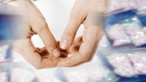 Penyelundup Narkoba di Bandara Juwata Diringkus, Puluhan Kilo Sabu Diamankan 
