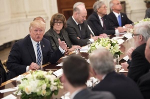 Maskapai Lega, Trump Dukung Reformasi Infrastruktur