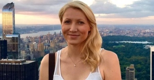 Melakukan Hubungan Seks Di Toilet Pesawat Seorang Guru Dipecat
