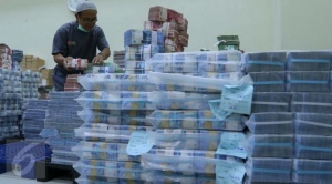 Perdagangan Hari Ini Rupiah Merosot Tipis