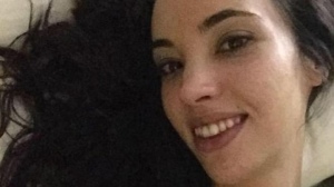 Wanita Yang Mengencingi Bendera AS Diancam Diperkosa Dan Dibunuh