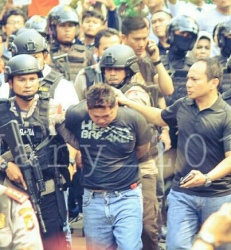 Drama Perampokan Dan Penyanderaan Pensiunan Exxon Mobil 