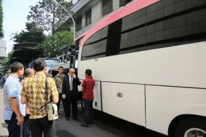 Bus Carter Interior Pesta, Ternyata Dokumennya Palsu