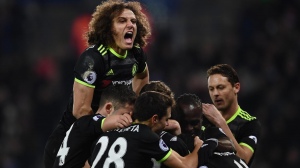 Chelsea Kokoh Memimpin, Pasukan London Kepung Inggris