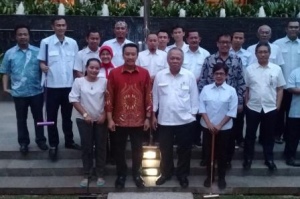 Bonus Atlet  Uang Tunai, Jadi PNS dan Rumah