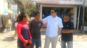 Selancar Memiki Modal Untuk Merebut Emas