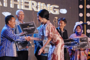 PELUNCURAN MAJALAH LIVING WORLD