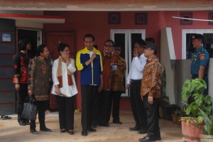 PRESIDEN JOKOWI TINJUA PROGRAM SEJUTA RUMAH