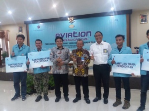 JAS Salurkan Dana Pendidikan Empat Mahasiswa UNS