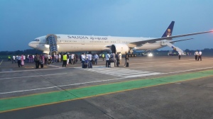 Pesawat Ke-Dua Rombongan Raja Salman Tiba di Halim Jakarta