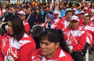 Anto Boy Pembawa Bendera Indonesia 