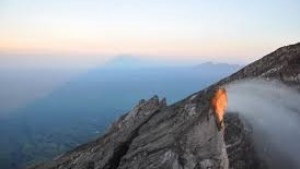 Hujan di Jatim Tak Terpengaruh Terhadap Semburan Vulkanik Gunung Agung