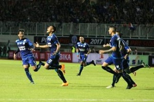 Arema FC Rebut Juara Dan Hadiah Rp 3 Milyar