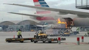GSE Kargo Terbakar, American Airlines Batalkan Penerbangan