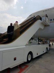 Melepas Keberangkatan Raja Salman