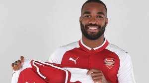 Alexandre Lacazette Resmi Ke Emirates Stadium