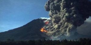 Gunung Sinabung Masih Muntahkan Lahar Vulkanik