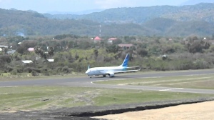 Pengembangan Bandara Labuan Bajo Terhalang Bukit