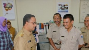 Anies: Semua Keluhan Warga Harus Dilayani ....