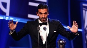 Memasuki Usia Senja Gianluigi Buffon Raih Kiper Terbaik FIFA 2017